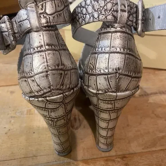 Maxstudio Germain Metallic Snake Skin Heels Size 8 M - Picture 6 of 6